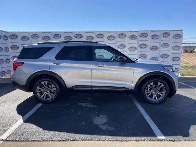 2022 Ford Explorer XLT's photo