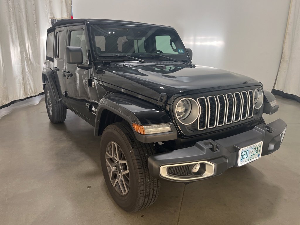 2024 Jeep Wrangler 4-Door Sahara's photo