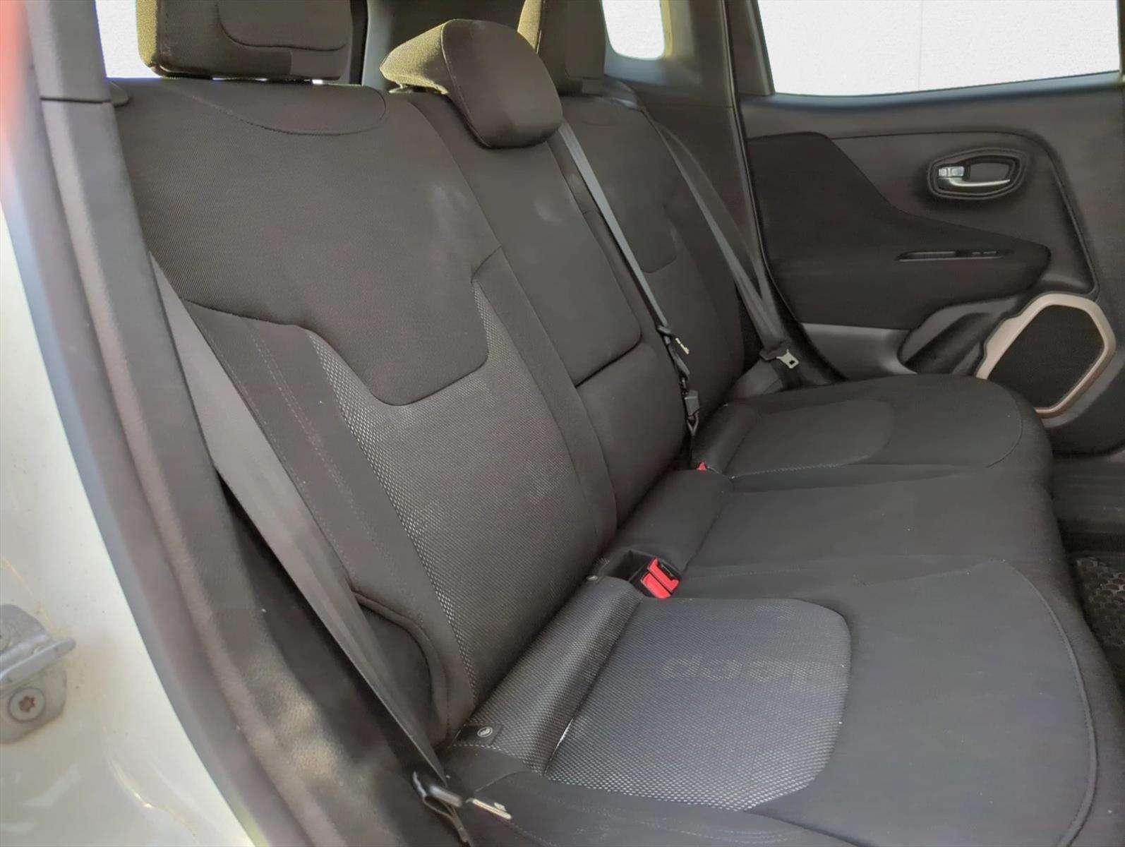 2016 Jeep Renegade Latitude photo 25