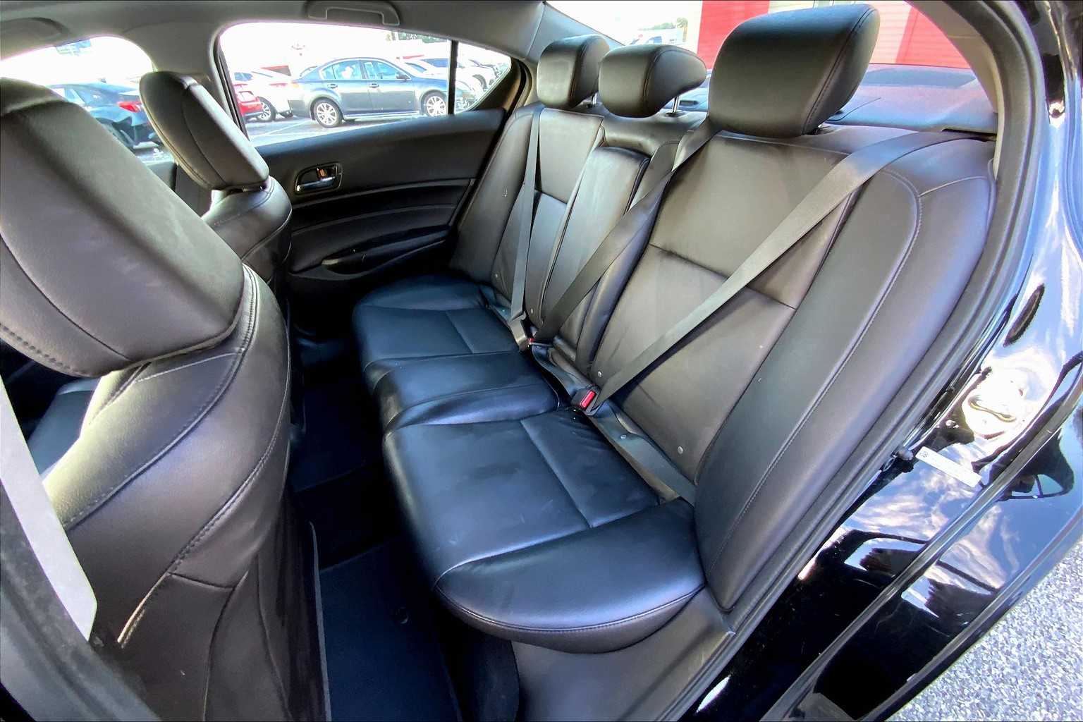 2017 Acura ILX Base photo 20