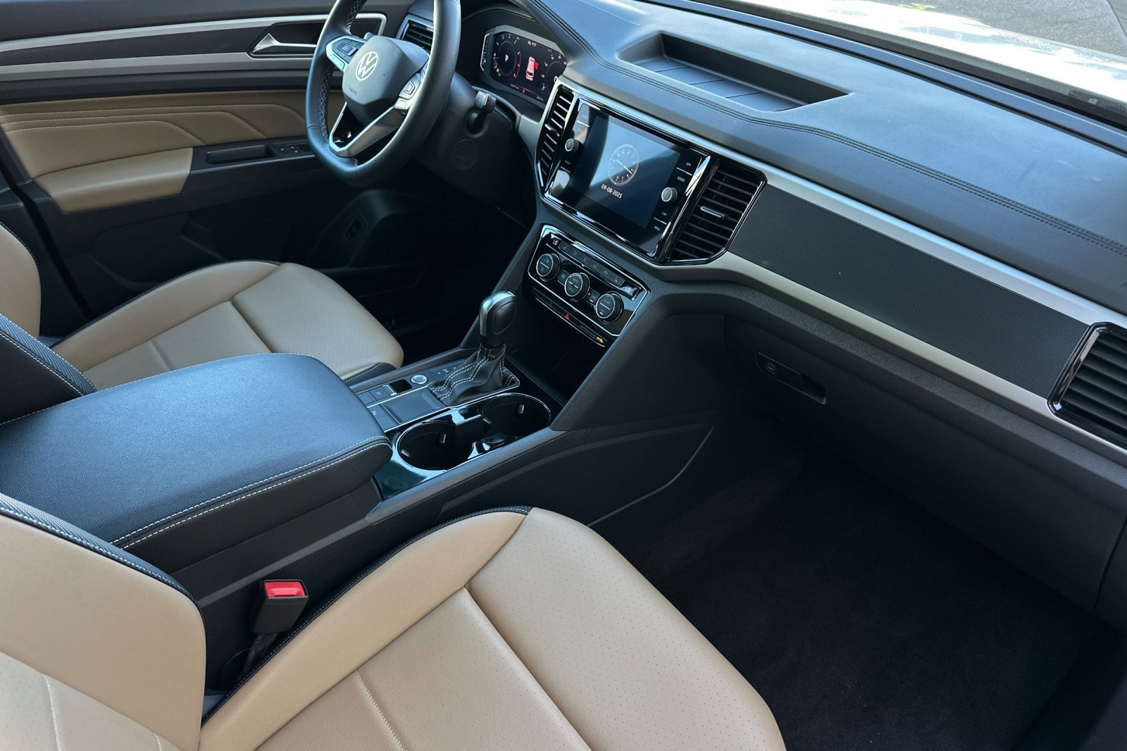 2023 Volkswagen Atlas Cross Sport SE Technology photo 15