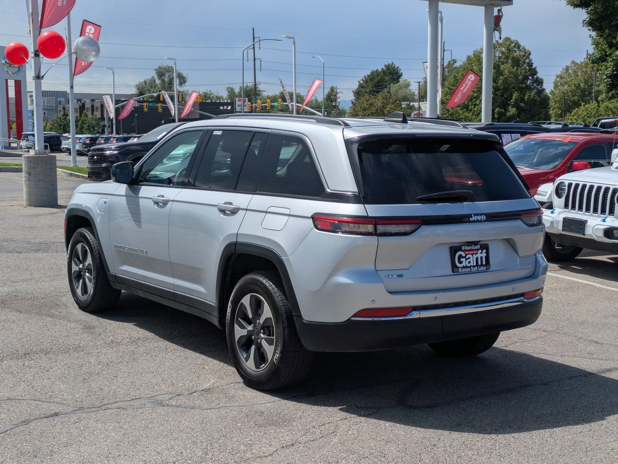 2023 Jeep Cherokee 4xe photo 2