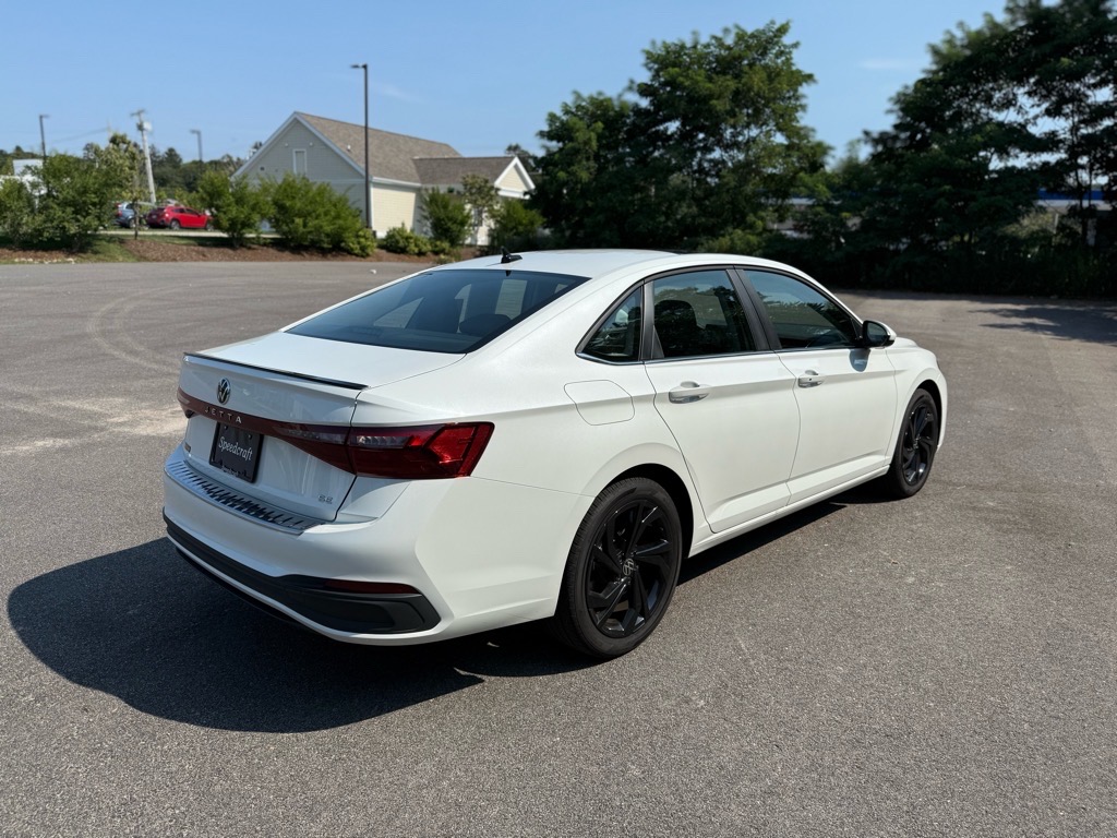2025 Volkswagen Jetta SE photo 2