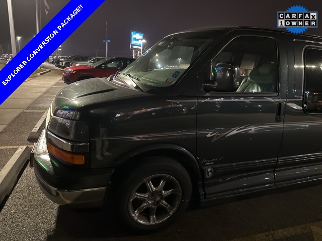 2003 Chevrolet Express Base's photo