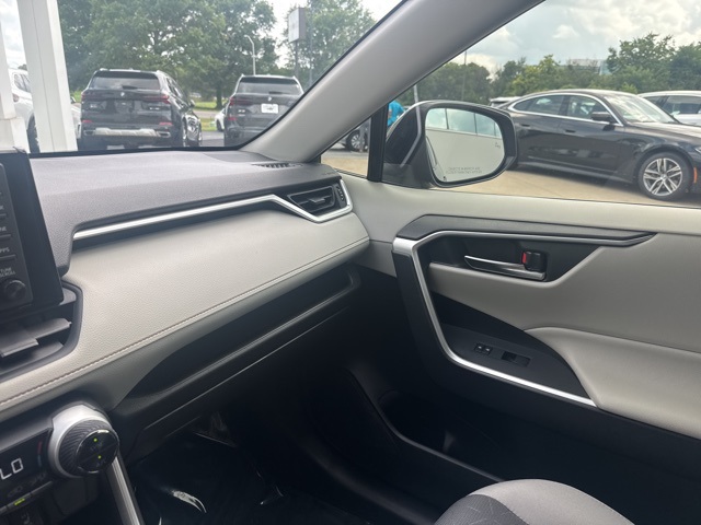 2019 Toyota RAV4 XLE photo 18