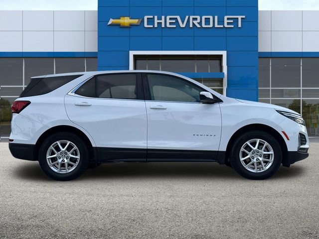 2024 Chevrolet Equinox LT photo 2