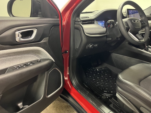 2023 Jeep Compass Latitude photo 10