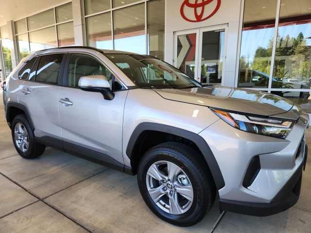 2025 Toyota RAV4 Hybrid LE photo 2