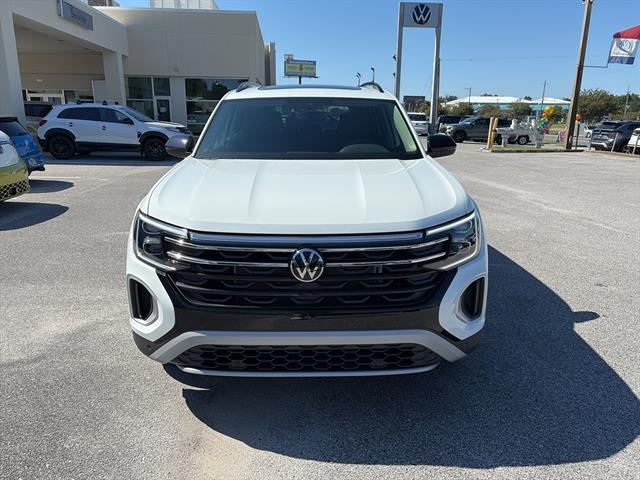 2025 Volkswagen Atlas Peak Edition SE photo 2