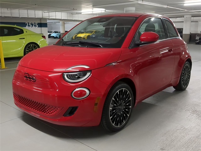 2024 Fiat 500e Red photo 3