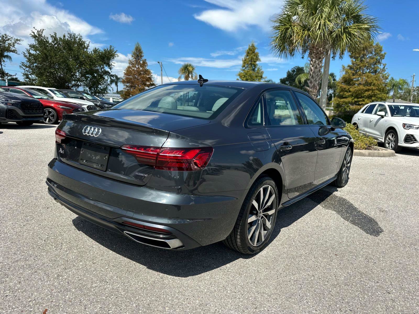 2022 Audi A4 Premium Plus 40 TFSI Quattro photo 4