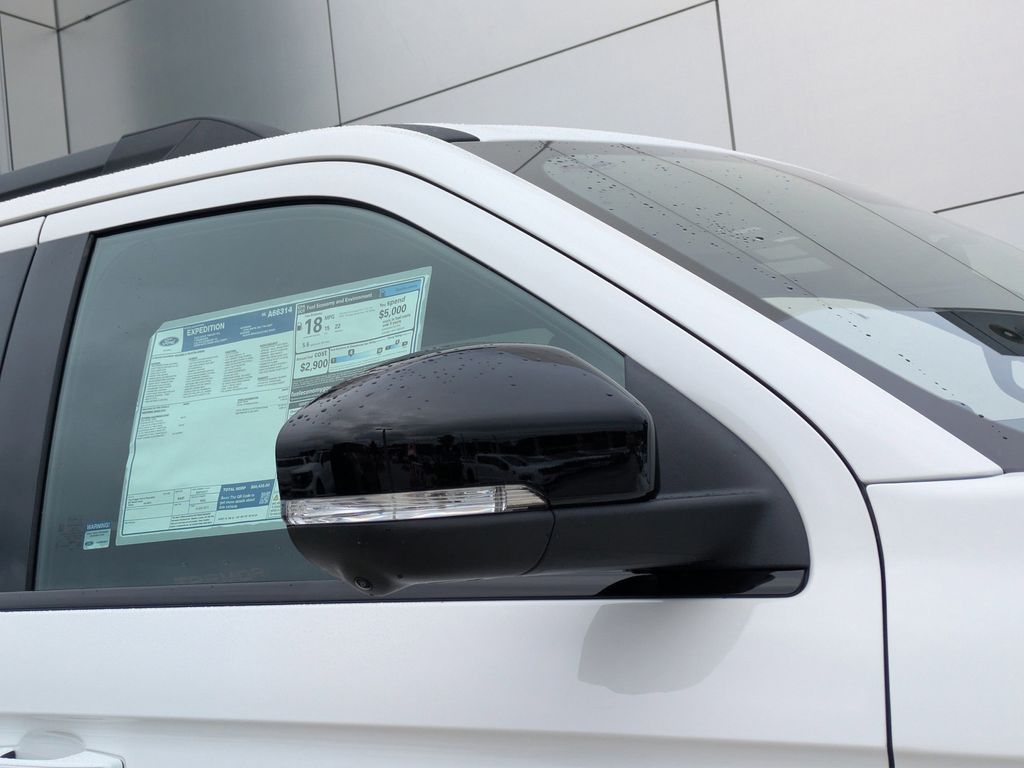 2025 Ford Expedition photo 11