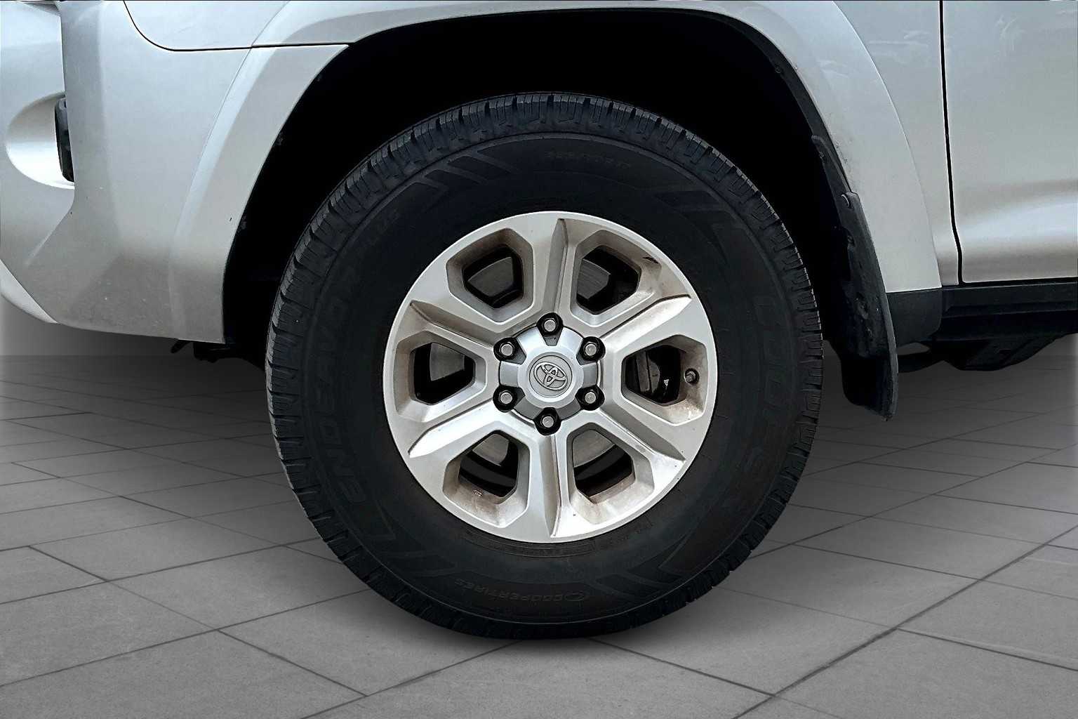 2014 Toyota 4Runner SR5 photo 9