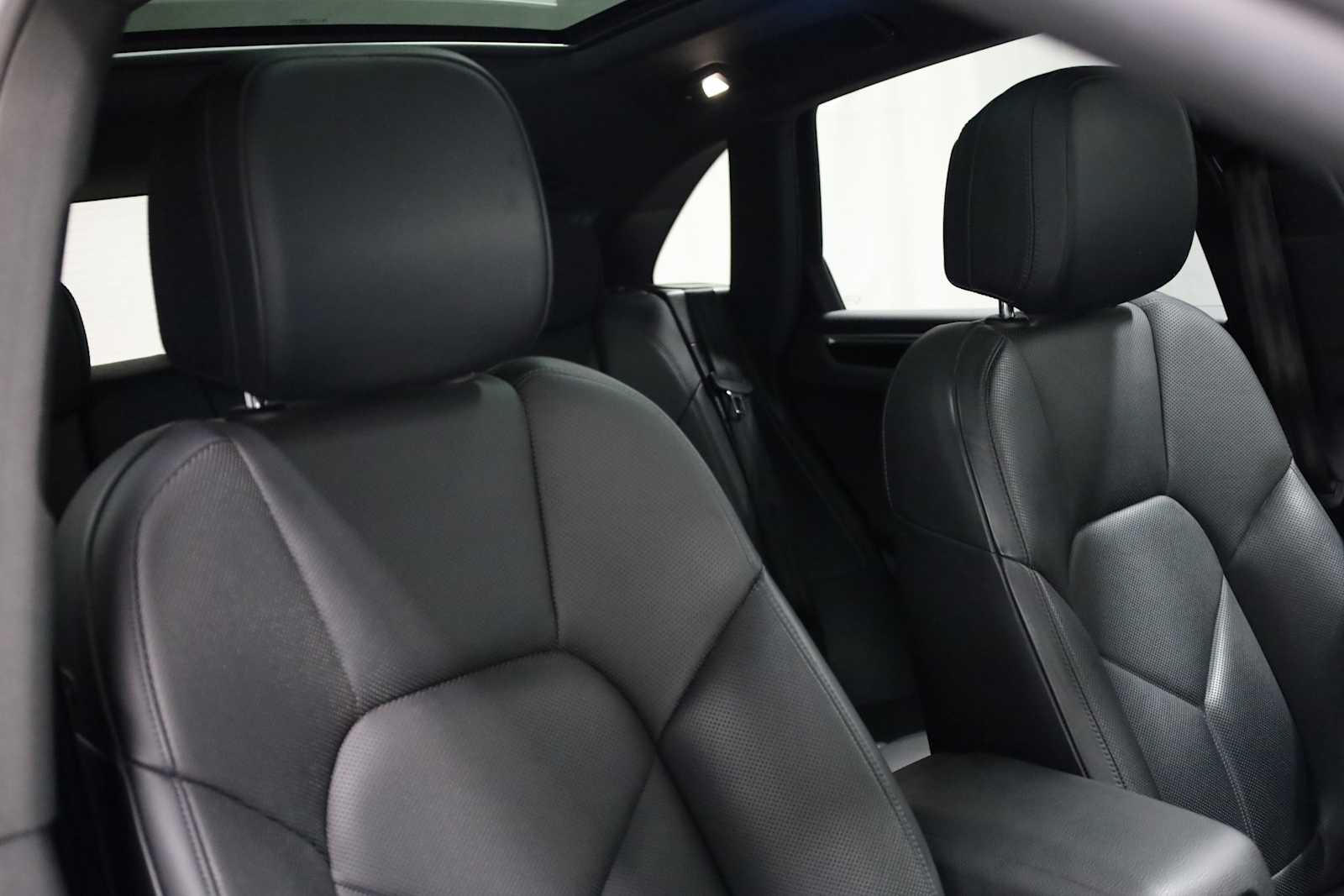 2021 Porsche Macan Base photo 22