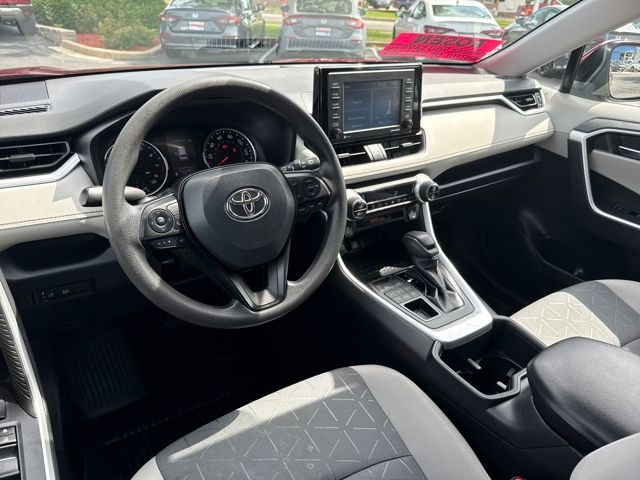 2022 Toyota RAV4 XLE photo 13