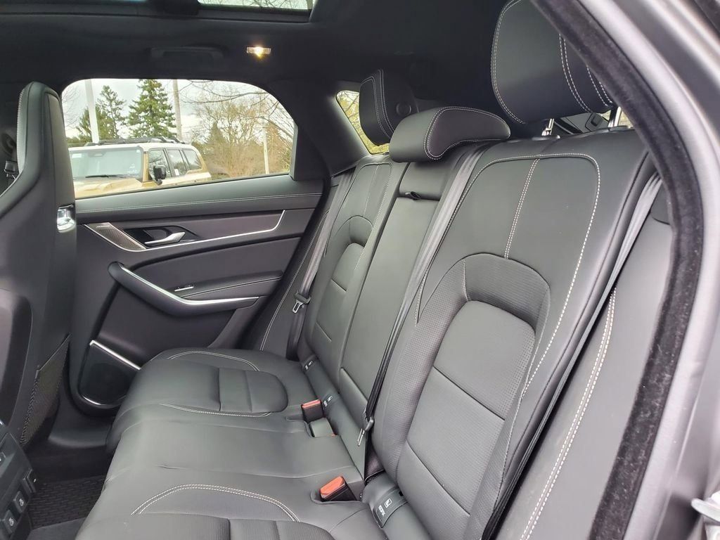 2024 Jaguar F-PACE P250 R-Dynamic S photo 7