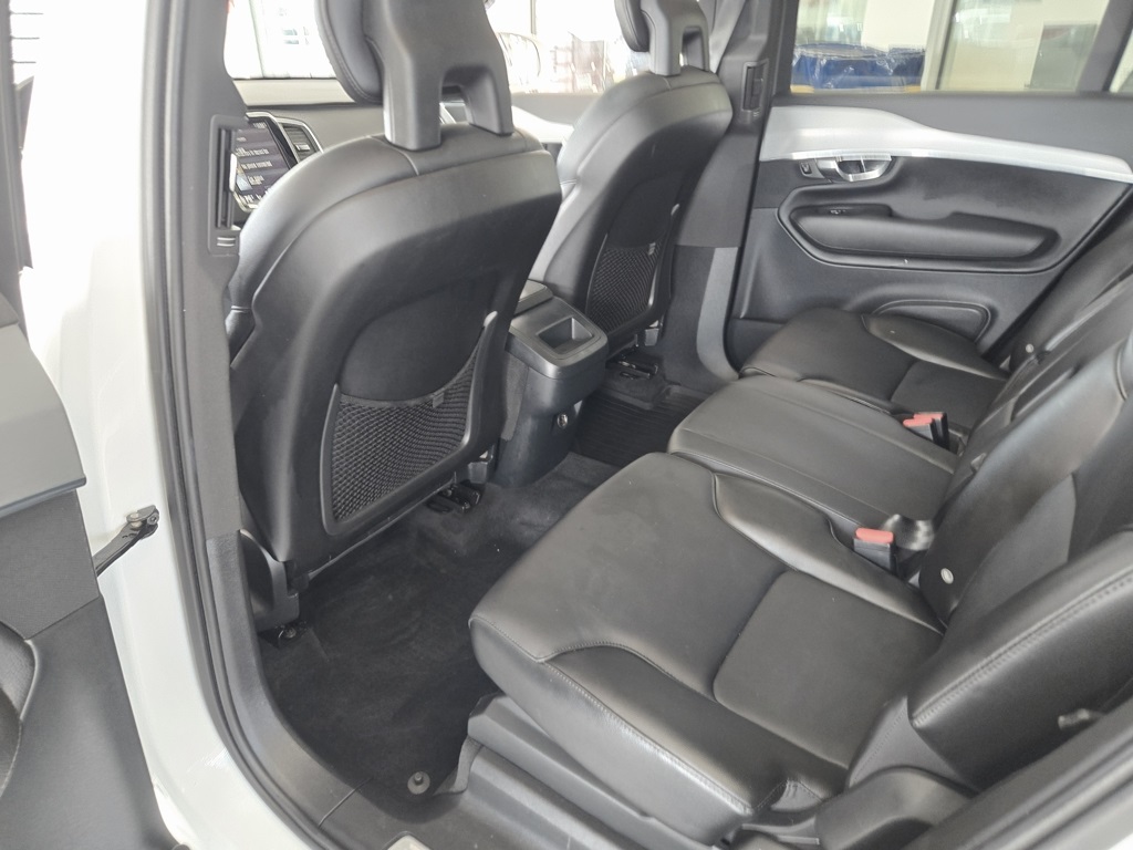 2016 Volvo XC90 T5 Momentum photo 16