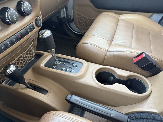 2012 Jeep Wrangler Unlimited Sahara photo 25