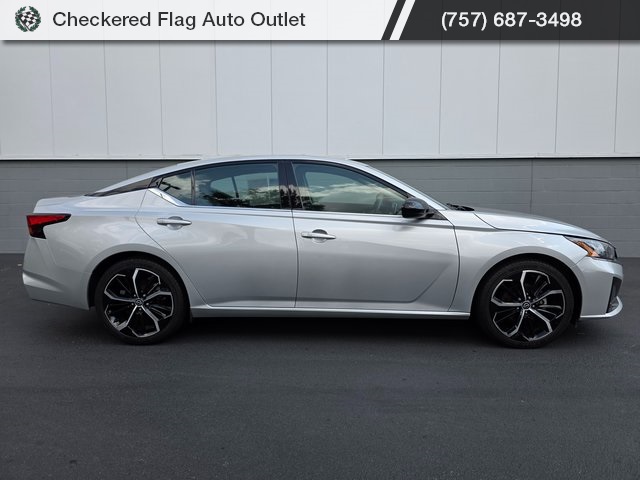2023 Nissan Altima 2.5 SR photo 9