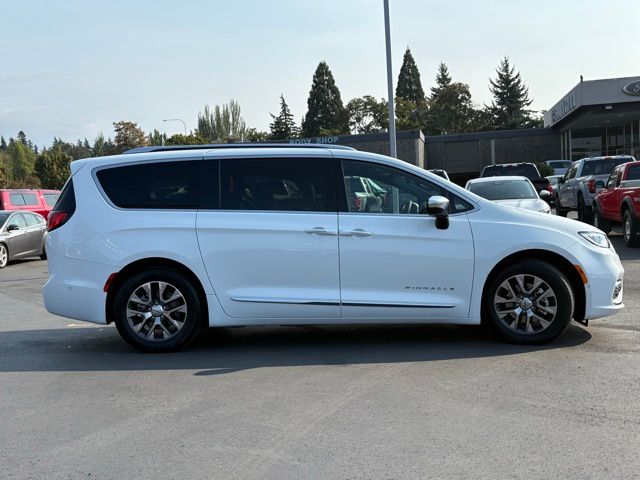 2023 Chrysler Pacifica Hybrid Pinnacle photo 4