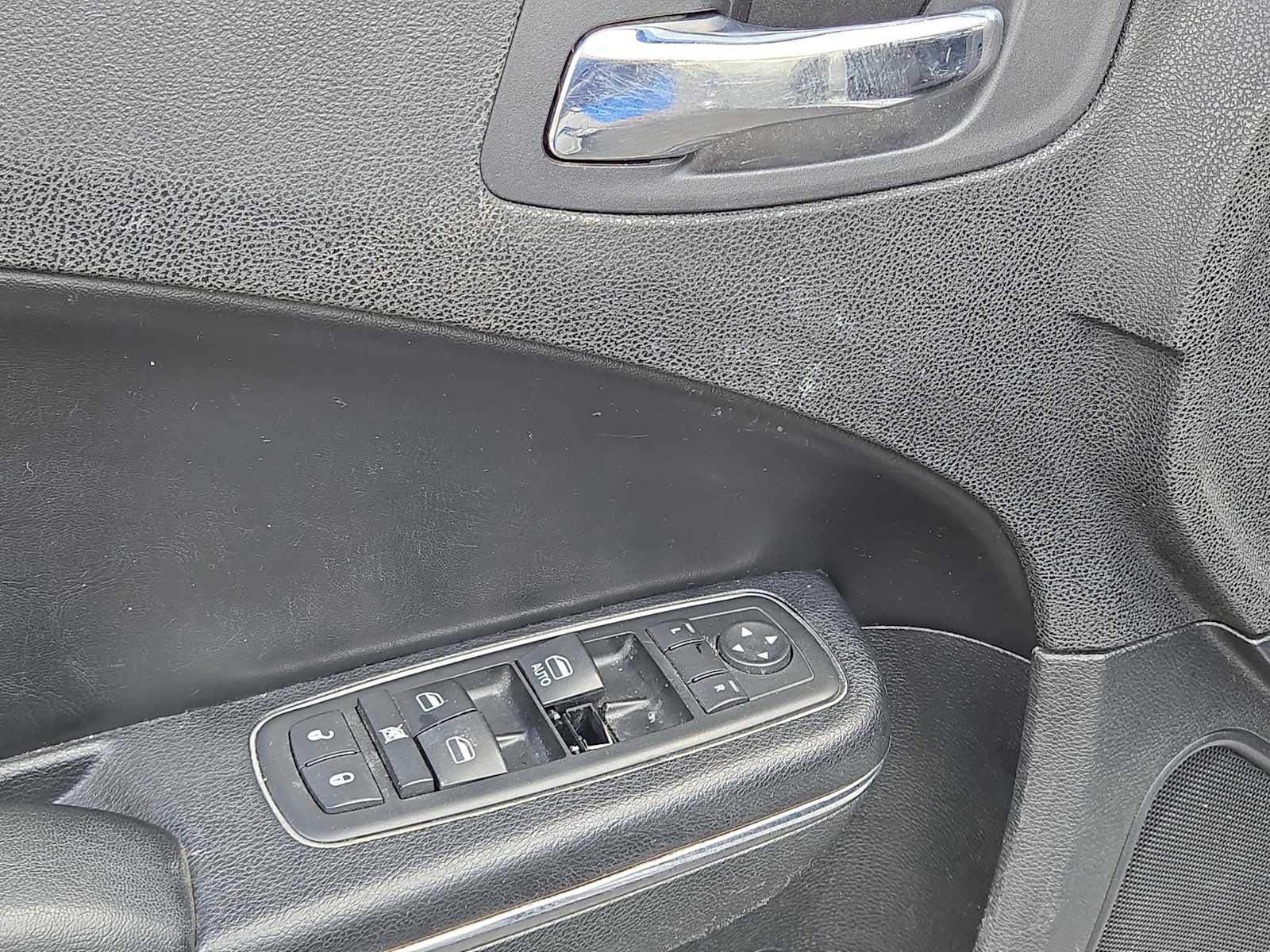 2012 Dodge Charger SXT photo 18