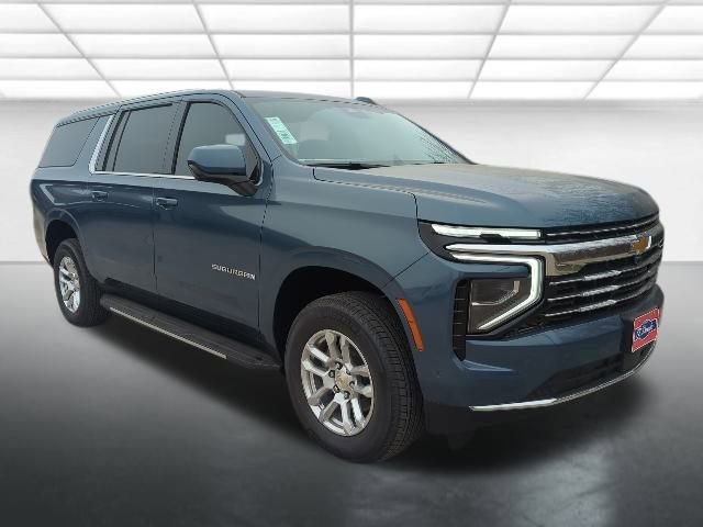 2026 Chevrolet Suburban LT's photo