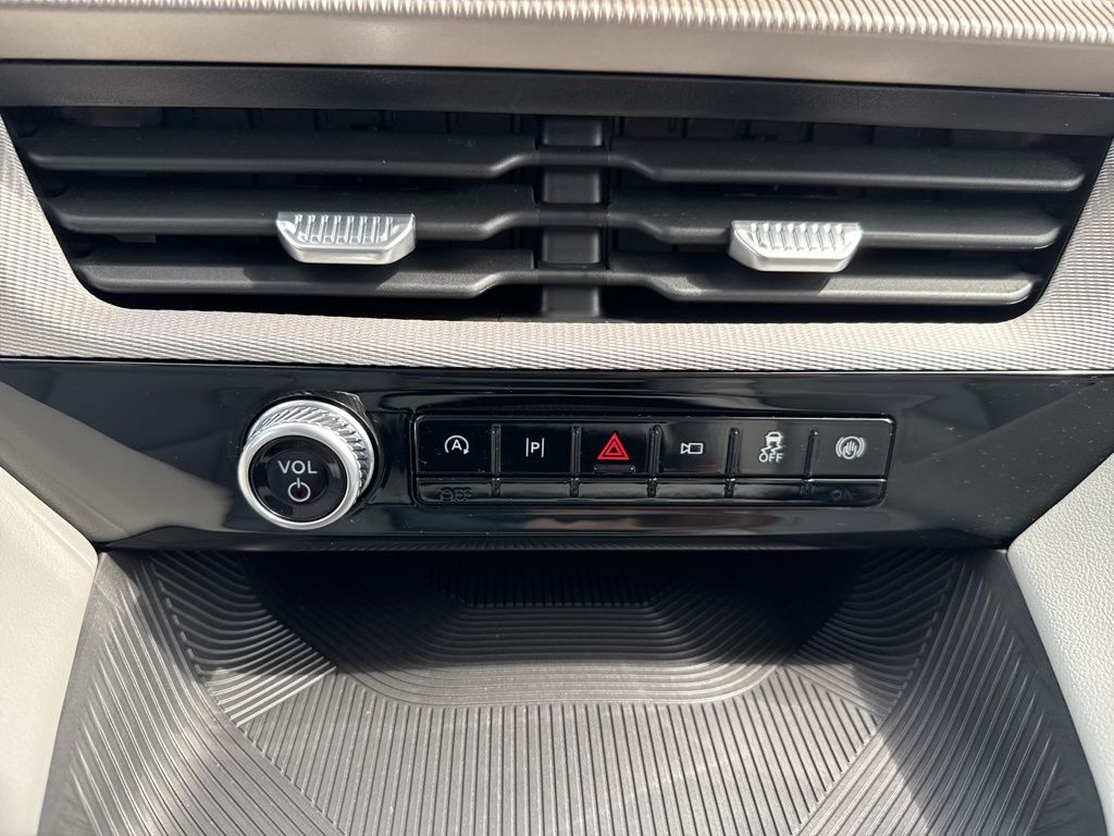 2025 Ford Explorer photo 31