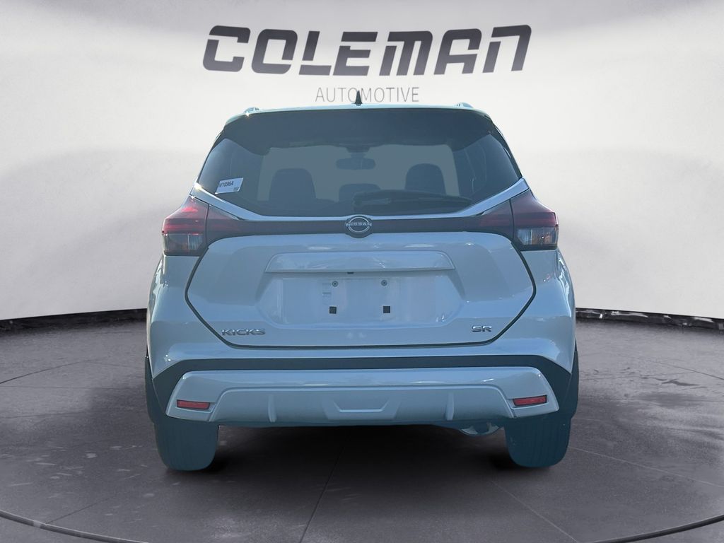2022 Nissan Kicks SR photo 4