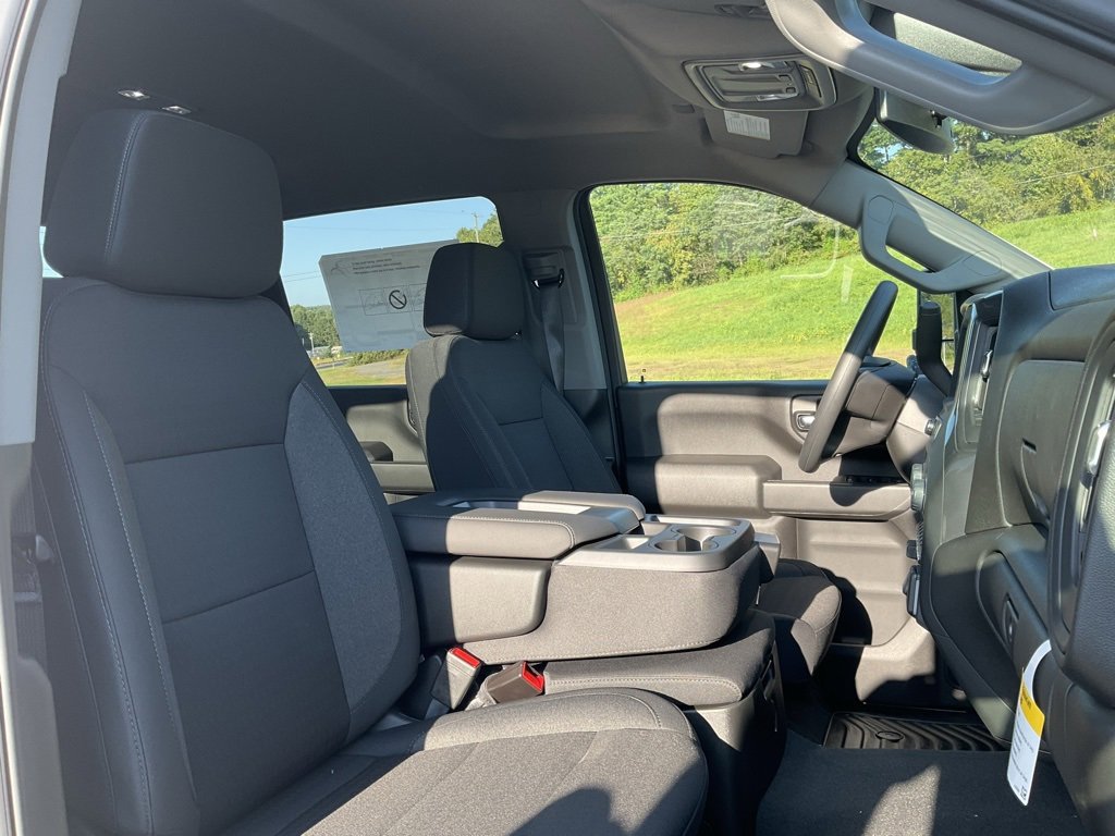 2025 Chevrolet Silverado 2500HD Custom photo 17