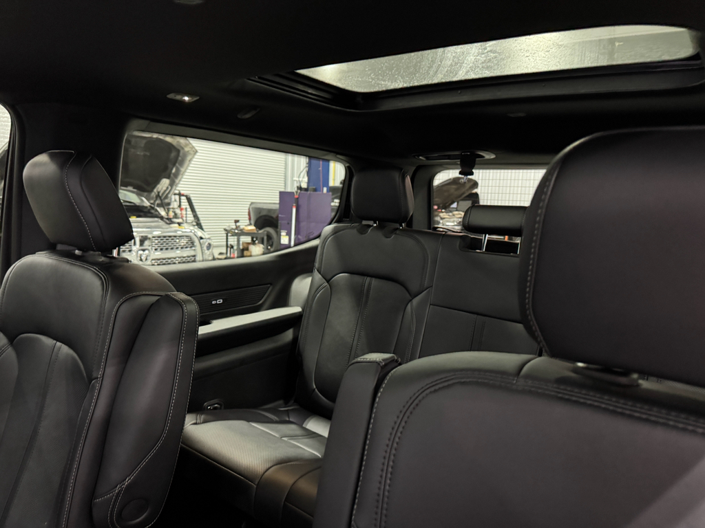 2025 Jeep Wagoneer Series II Carbide photo 8