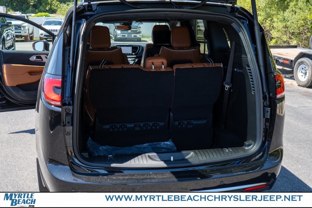2026 Chrysler Pacifica Pinnacle photo 30