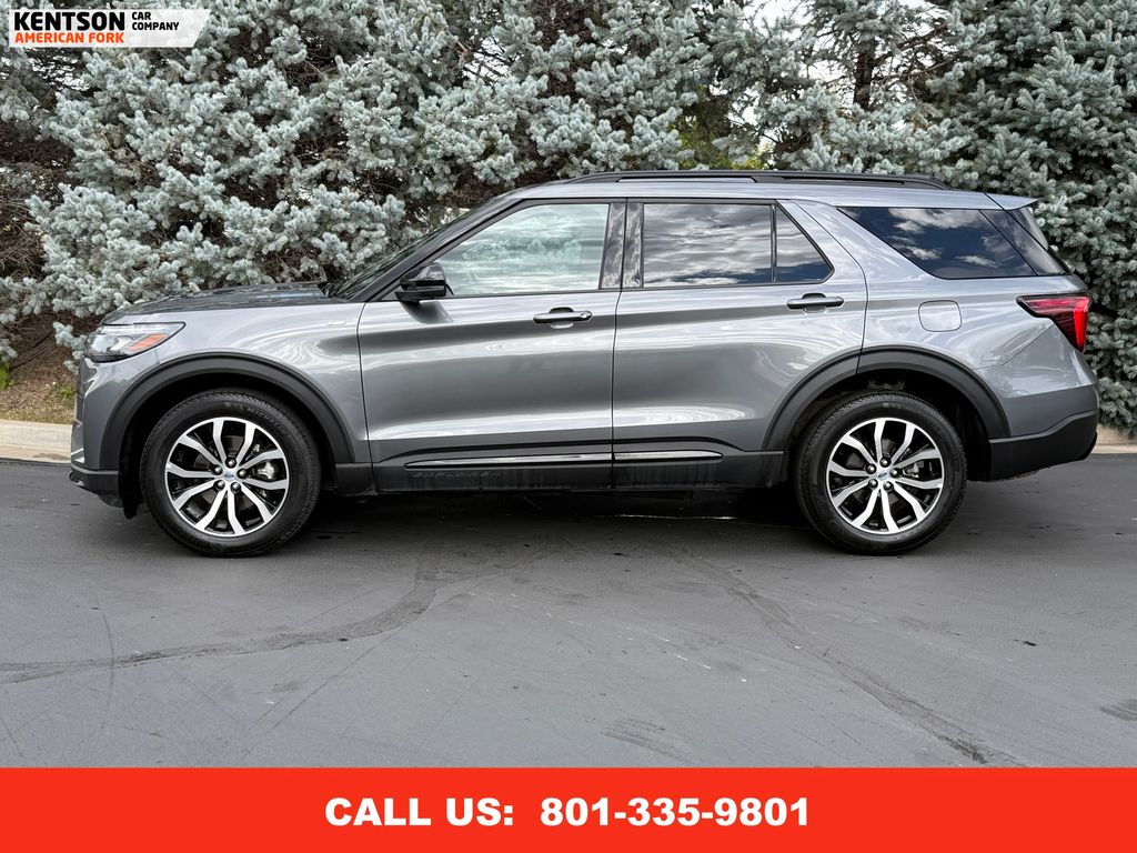 2025 Ford Explorer ST-Line photo 4