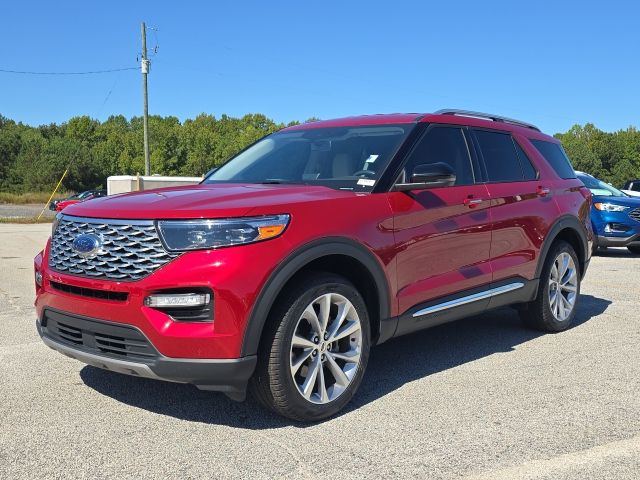 2023 Ford Explorer Platinum's photo