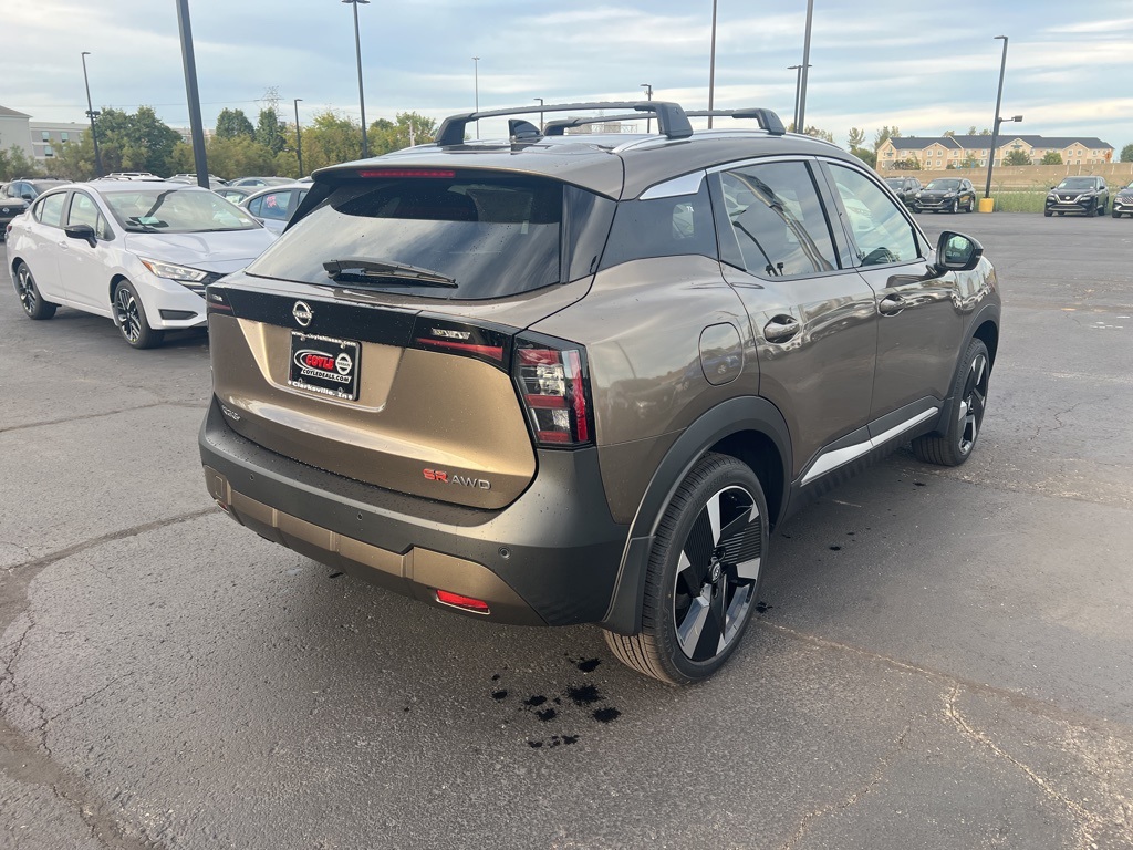 2026 Nissan Kicks SR photo 2
