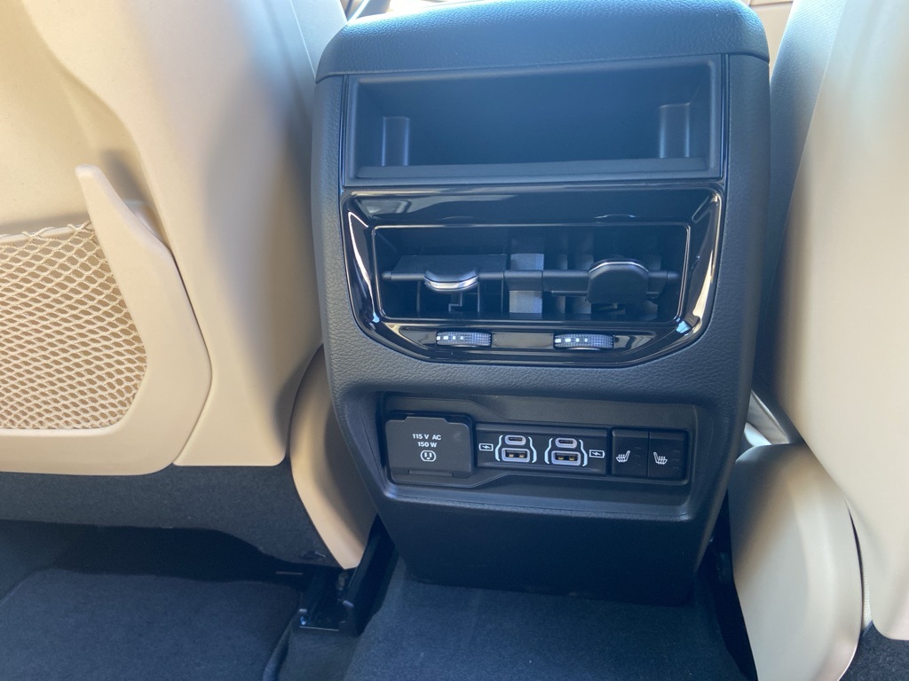 2025 Jeep Grand Cherokee Limited photo 10