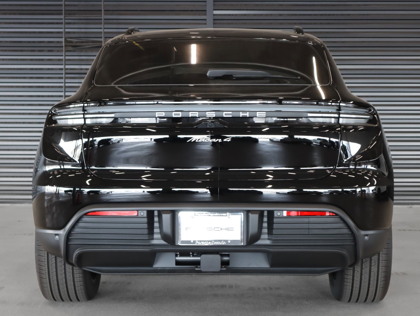 2025 Porsche Macan Electric 4 photo 9