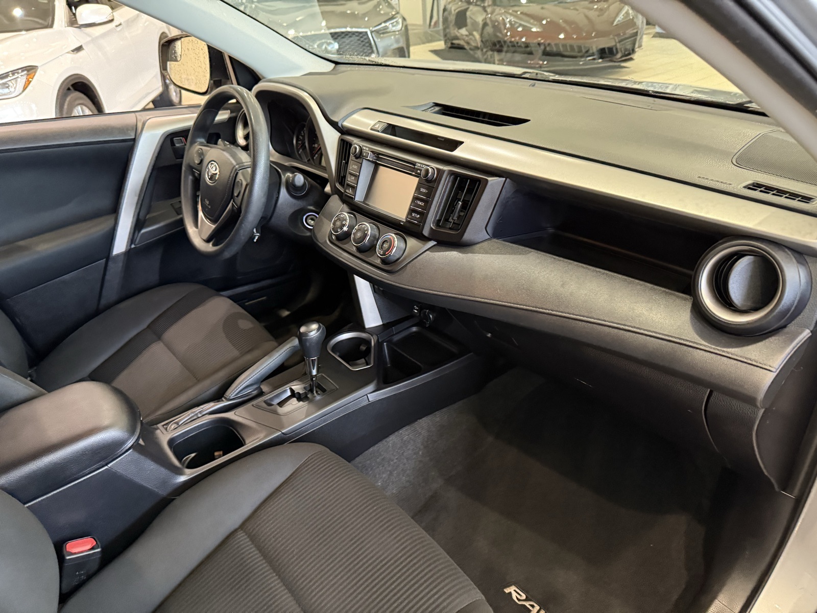 2016 Toyota RAV4 LE photo 33