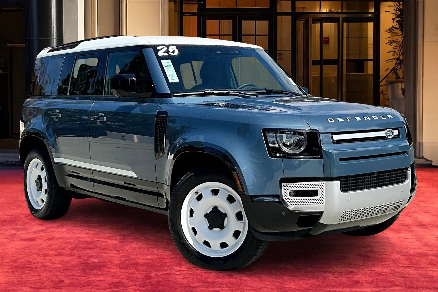 2025 Land Rover Defender 110 S photo 10