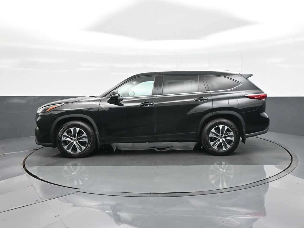 2022 Toyota Highlander XLE photo 3