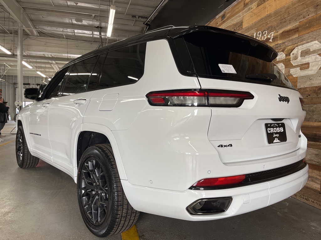 2025 Jeep Grand Cherokee L Summit Reserve photo 17