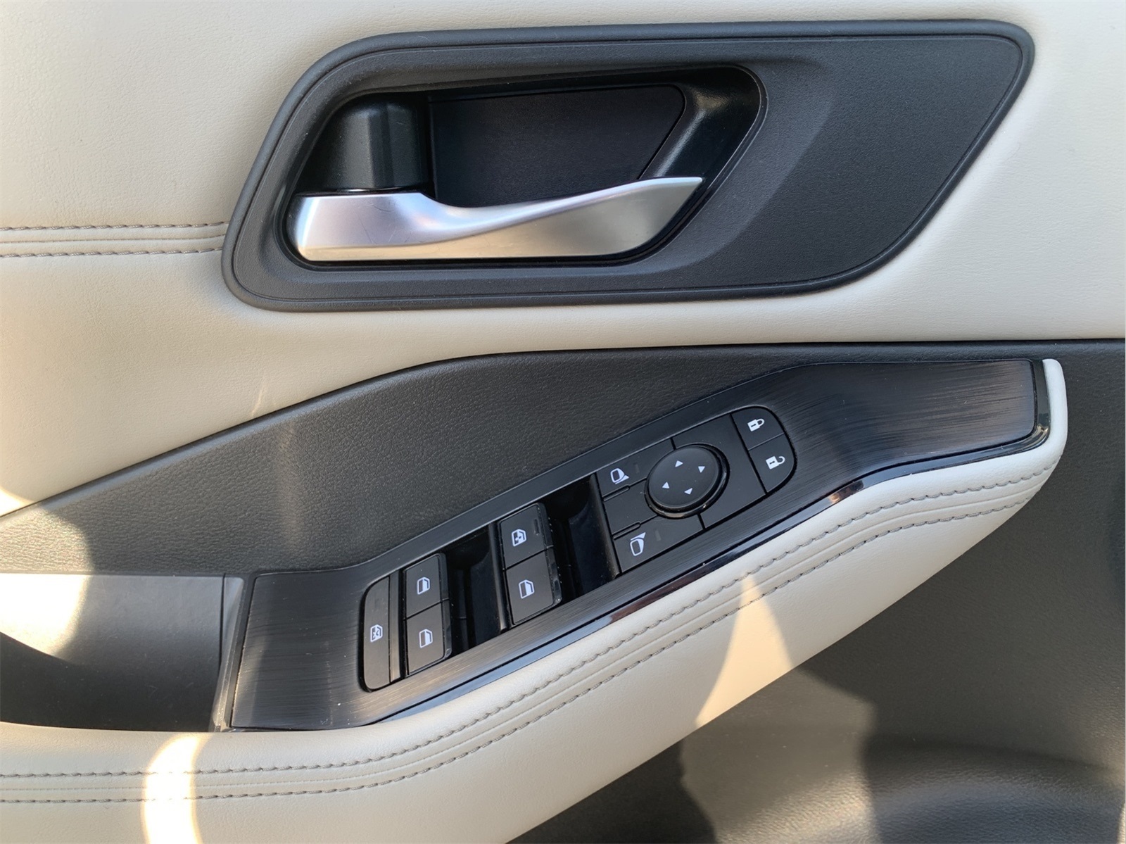 2023 Nissan Rogue SV photo 10