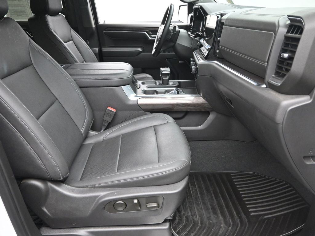2023 Chevrolet Silverado 1500 LTZ photo 2