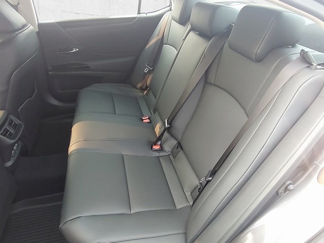 2025 Lexus ES 300h F SPORT Design photo 13
