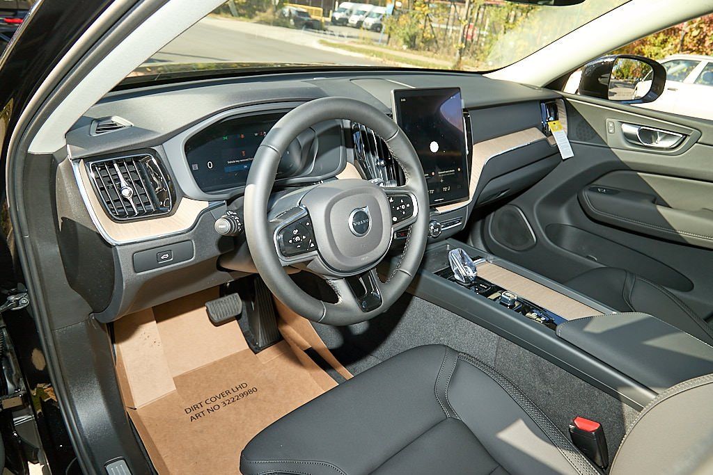 2026 VOLVO XC60 - Image 12