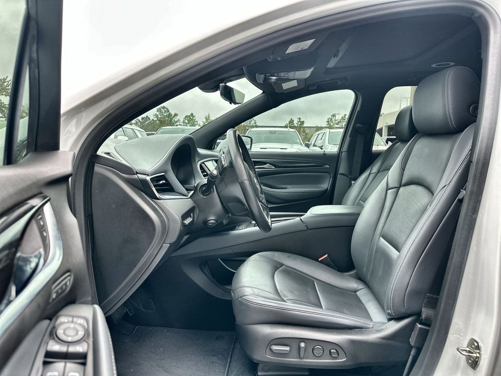 2023 Buick Enclave Premium photo 2