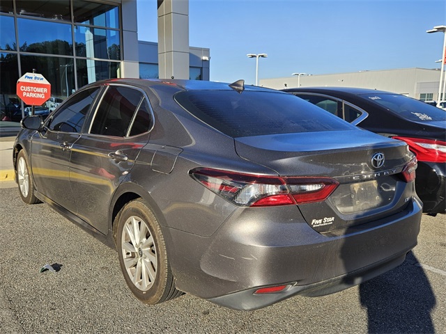 2021 Toyota Camry LE photo 3