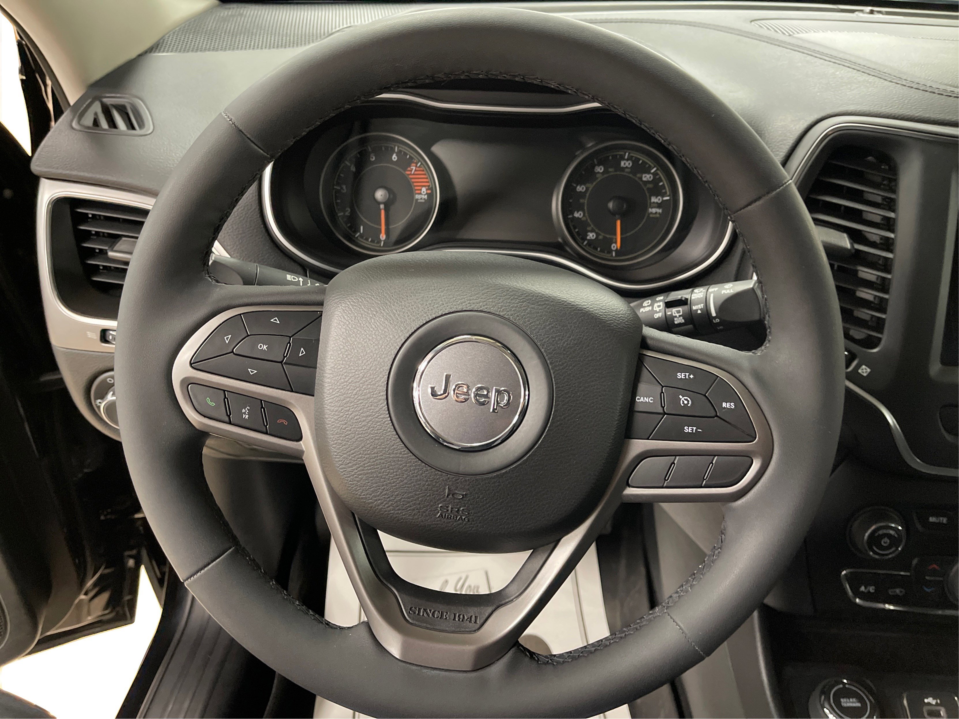 2022 Jeep Cherokee Latitude Lux photo 11