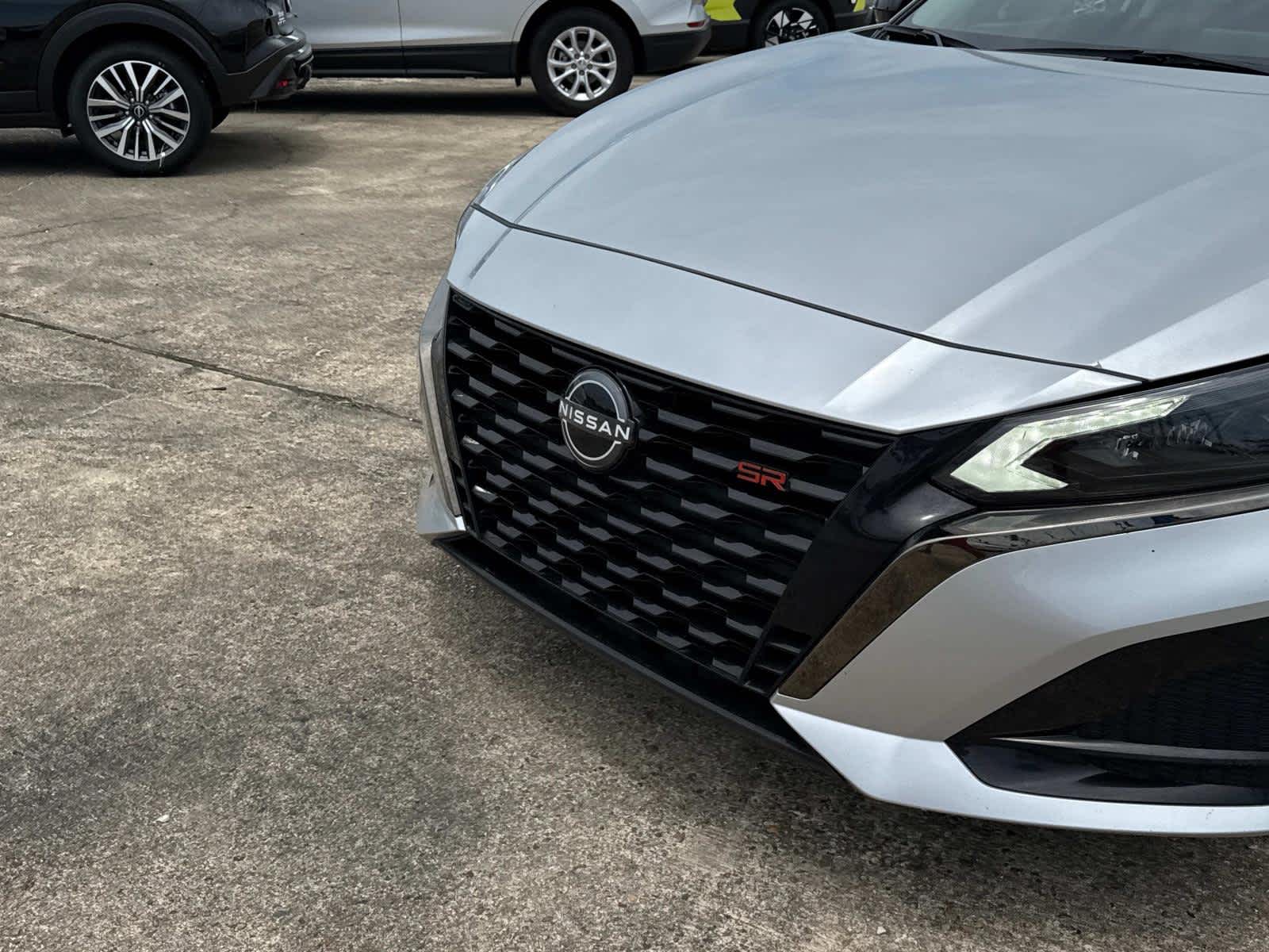 2023 Nissan Altima 2.5 SR photo 3