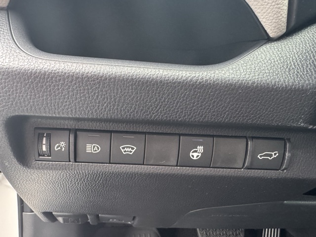 2025 Toyota RAV4 XLE photo 16