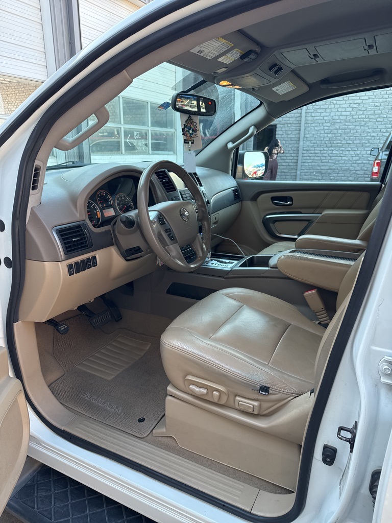 2015 Nissan Armada SV photo 4